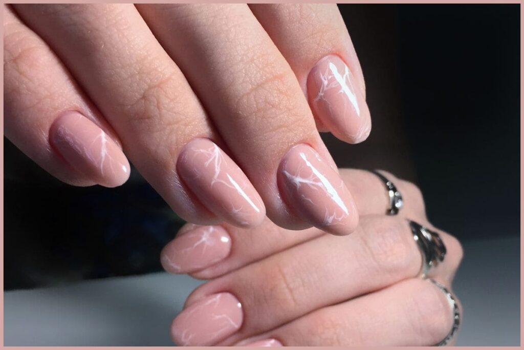 Cores Pastel: Rosa claro, azul bebê e lavanda são ótimos para quem quer um toque suave de cor.