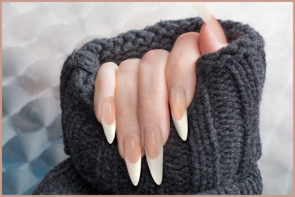Não importa se você prefere unhas curtas, amendoadas, quadradas ou stiletto: o minimalismo fica incrível em qualquer formato.