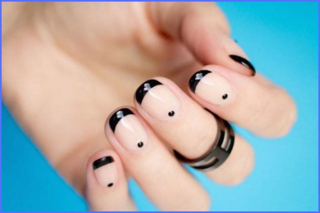 Fazer nail art minimalista em casa é fácil, divertido e acessível para todas. Com os materiais certos e um pouco de prática, você pode transformar suas unhas em verdadeiras obras de arte.